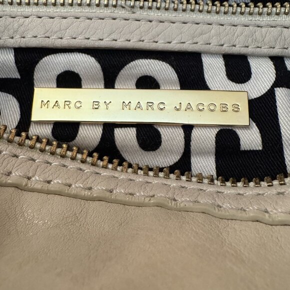 Marc by Marc Jacobs Classic Q Slouchy Satchel Shoulder Tote – Beige Pebbled Leat - Picture 10 of 16